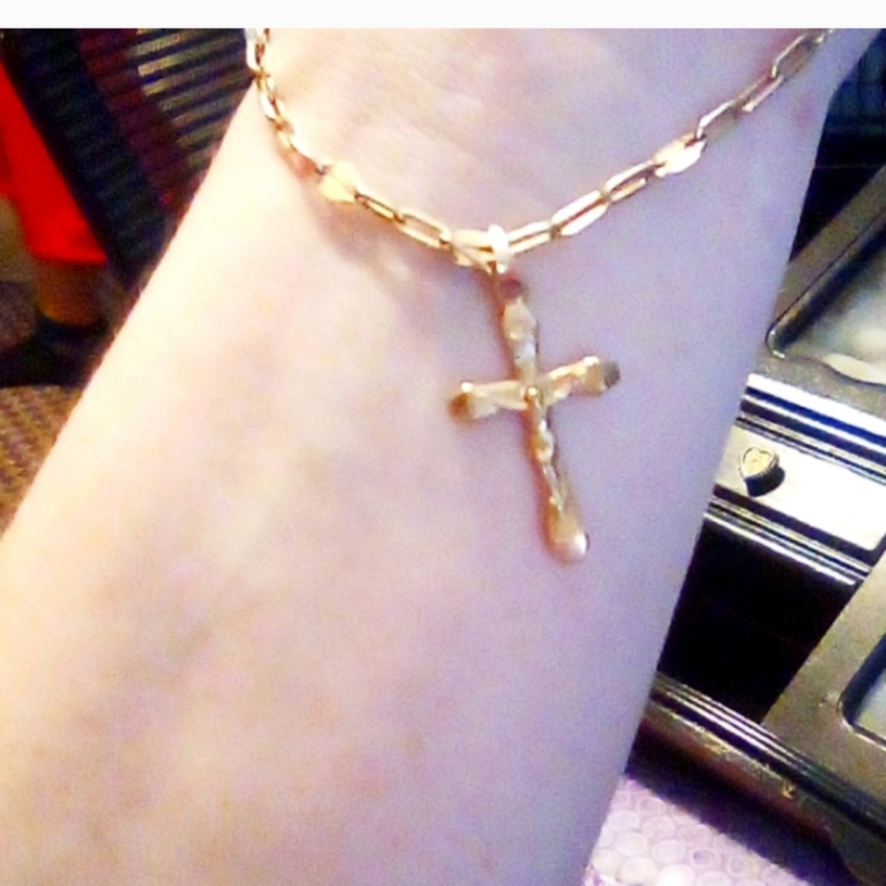 14k gold chain with gold crucifix 18 in